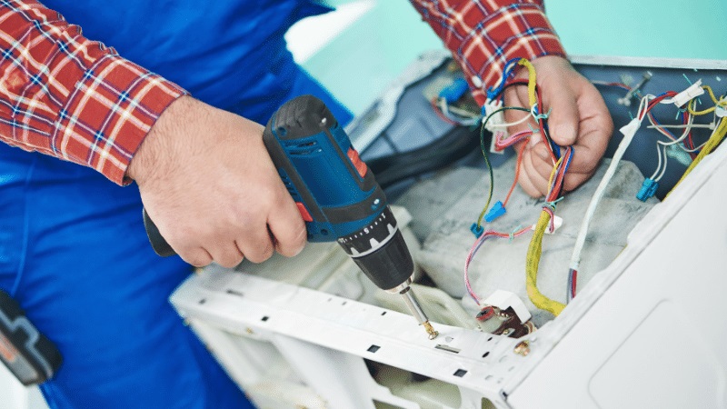 Gölbaşı Eminçelik Eminçelik çamaşır makinesi kart tamiri – Su almama arızası orijinal parça ile giderildi. - Teknik servis örneği